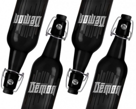 匈牙利黑啤酒-设计想法是一个黑暗和优雅的机身设计，打破了从顶部滴黑色墨水适合啤酒的黑暗和强大的奥秘