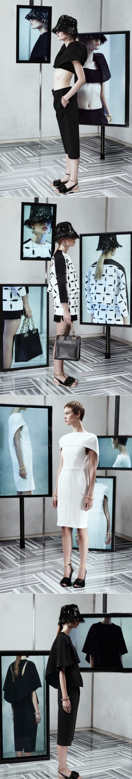 伊琳娜・克拉夫琴科-奇妙迷人的粗短项链和金手镯等配件时装秀