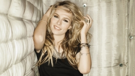 漂亮的金发美女bridgit mendler