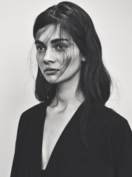 蒂尔达-黑白色现代几何时装秀