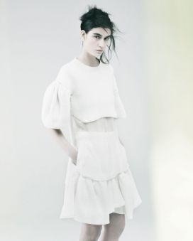 纯粹的天才-白色几何纹理时装秀