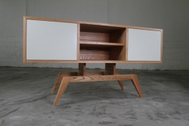 SBE03展翅餐柜-采用老传统的木材，精心切割的正方形，矩形和三角形，导致最终组成的对象，并给予它一种轻盈的感觉