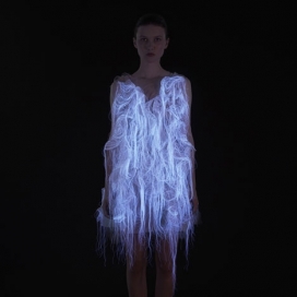 亮起来！荧光粉的时装礼服