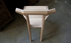 固体橡木制成的雕塑椅子