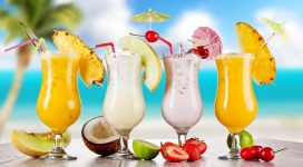 四瓶夏季鸡尾酒果汁饮料