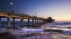 黄昏下的石桥码头