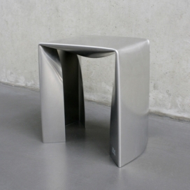 铝凳子-看起来像折叠的纸片