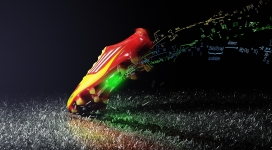 阿迪达斯酷足球鞋