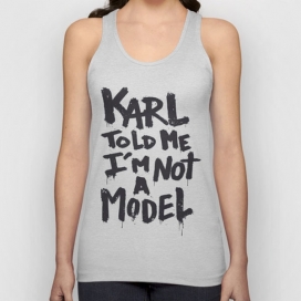 一个闷热的八月-附庸风雅背心涂鸦设计