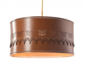 皮灯罩-英国设计师丹尼尔・斯科菲尔德设计-采用激光图案切割和拼接技术，灵感来自于传统的英式制鞋工艺