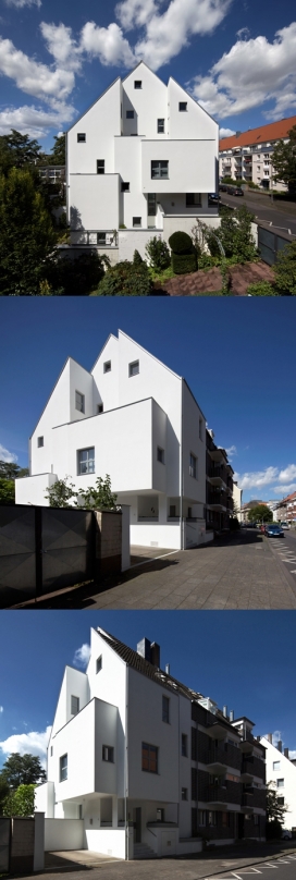 白色山墙立面联排别墅