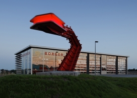 红灯塔-荷兰人设计师弗兰克把灯塔建立在荷兰一个小城镇中