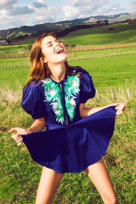 青春的爱丽丝麦考-俏皮休闲的感觉