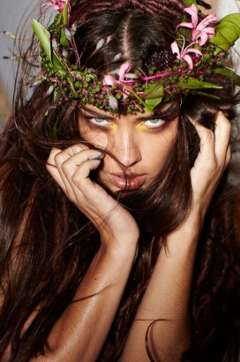 阿德里亚娜-野性的味道-部落别致的外观，野生头发，五颜六色的化妆和古铜色机构让人像作品大放异彩