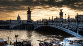 巴黎亚历山大桥