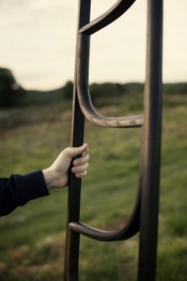 弯曲联梯级梯子-哥德堡设计师作品