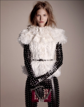 Vogue日本-礼服时尚-螺栓，链条和格子都是配饰