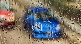 玻璃上的水雾-红蓝汽车玩具