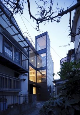 东京高大棱角分明的房子-日本工作室阿波罗建筑师事务作品