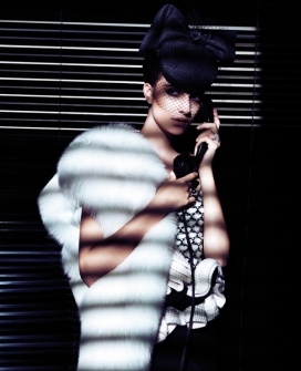 古典服装和厚实外套时装秀