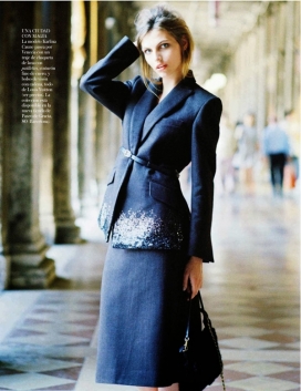 Vogue西班牙-别致的蕾丝西装上衣和裙子