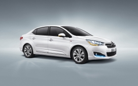 五张东风雪铁龙白色C4 L轿车高清壁纸