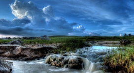小溪流水自然美景
