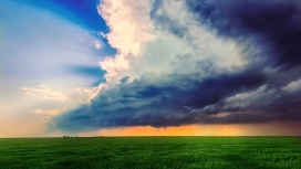 自然和谐的绿色天空