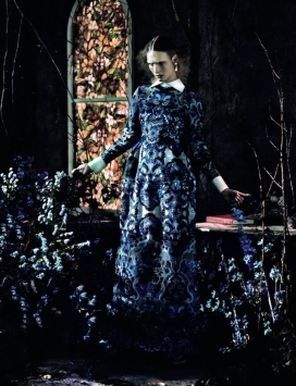 乔安娜-梦想般的环境-华伦天奴优雅惊人诱人的衣服