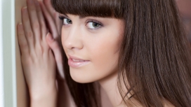 漂亮的流海欧女郎