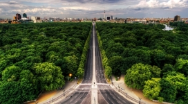 环城绿色笔直高速公路