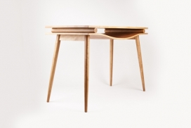 圆形滚木条桌子