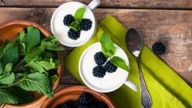 黑莓和薄荷壁纸