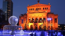 金碧辉煌的老法兰克福的歌剧院