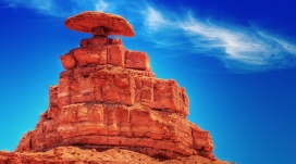 天然“金字塔”峰峦壁纸