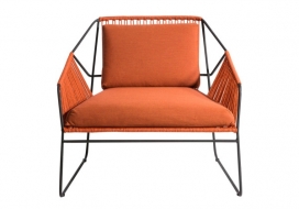 弥补高端美学之间的差距-户外Sandur椅子家具，三维形状的金属框架，灵感来自于大自然和起伏的沙丘,是一个完美的休息