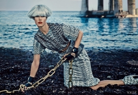 Vogue美国-太空时代-金属面料时装秀