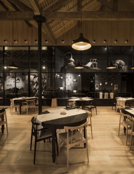 200年历史的木材酒窖-豪华的开放空间和简约的调色板