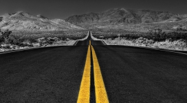 沙漠双黄线公路