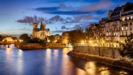 巴黎圣母院金碧辉煌夜景壁纸