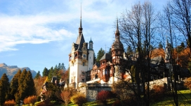 佩莱斯城堡的秋季