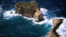 海洋岩石海浪飞溅