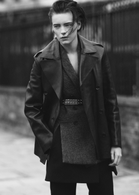 埃里卡林德-无可挑剔的黑白色剪裁衣服