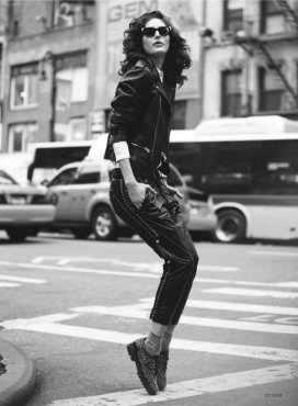 街头时装秀-摄影师在曼哈坦街头捕捉自信，迷人的人像