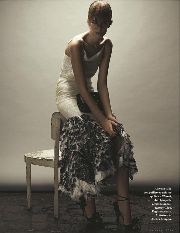 莫妮卡西玛-捕捉黑暗中穿闪闪发光晚装的时尚美女---酷图编号4