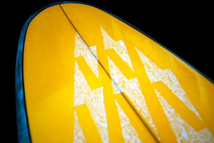 一个奇妙的设计-滑板冲浪美容工具包-最先进的冲浪板维护套件,配备了真皮挂绳,包括一个青铜和巴西紫檀木 ,黑色棉布,蜡棒和一瓶甲基水合物,可以擦去蜡留下任何残留物---酷图编号7