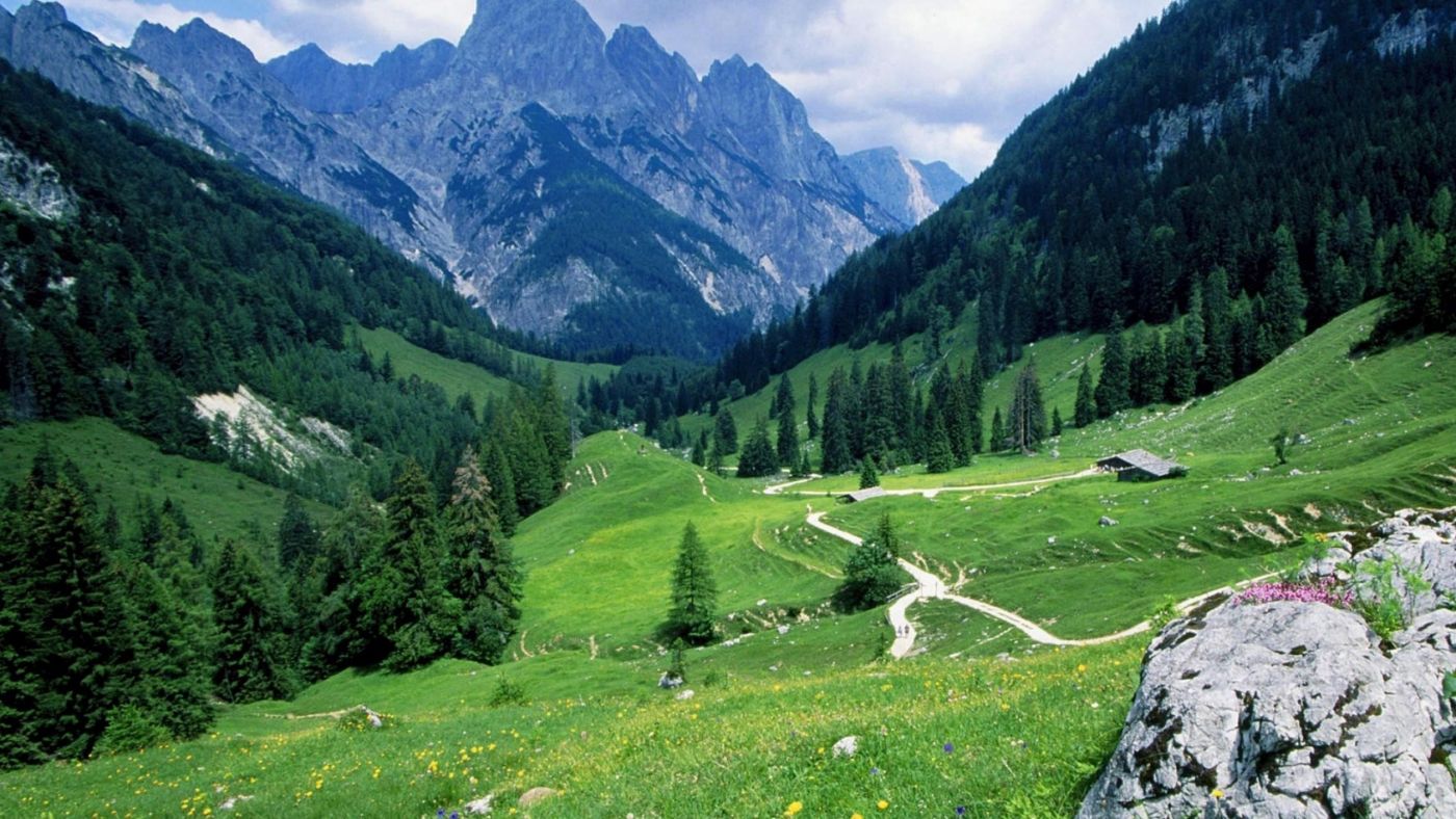 高清晰瑞士绿色山谷壁纸