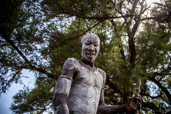 奥莫河谷部落人体艺术彩绘-他们通过自己的脸和身体变成一件艺术品---酷图编号20