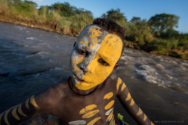 奥莫河谷部落人体艺术彩绘-他们通过自己的脸和身体变成一件艺术品---酷图编号9