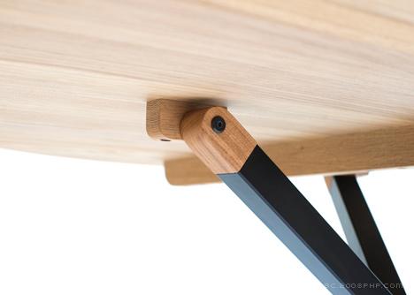 细长钢腿橡木桌-丹麦设计师乔纳斯・赫尔曼佩德森作品---酷图编号3